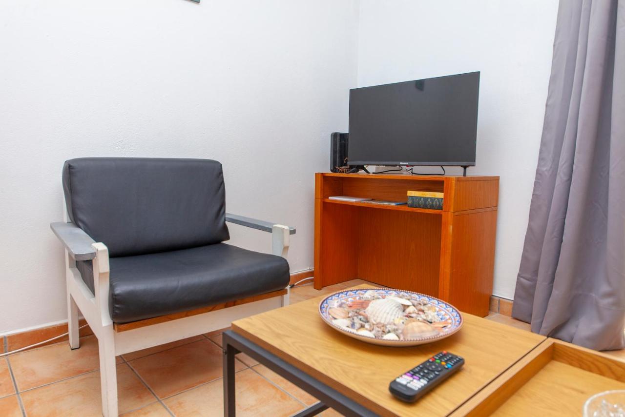 B18 - Village Street Apartment Lagos Bagian luar foto
