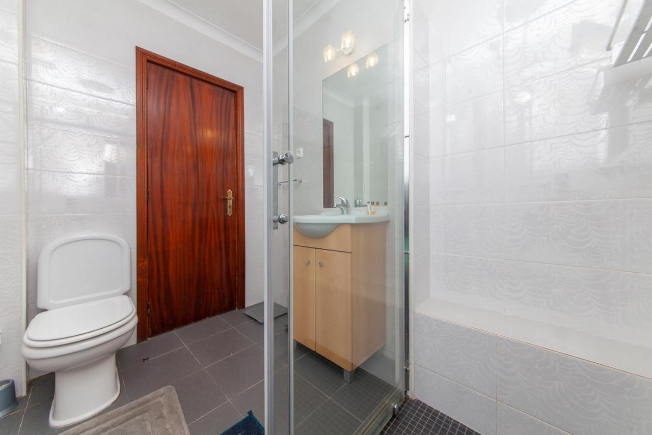 B18 - Village Street Apartment Lagos Bagian luar foto