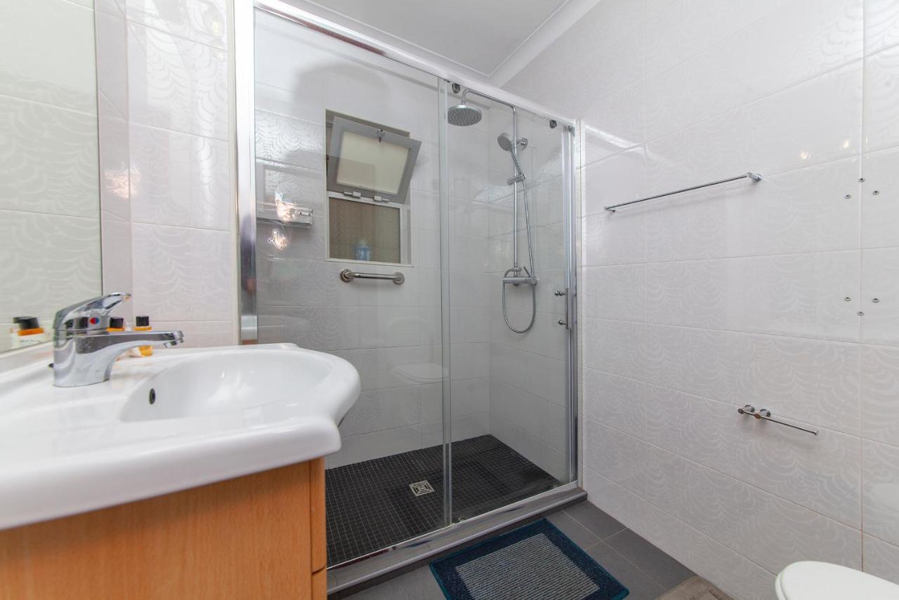 B18 - Village Street Apartment Lagos Bagian luar foto